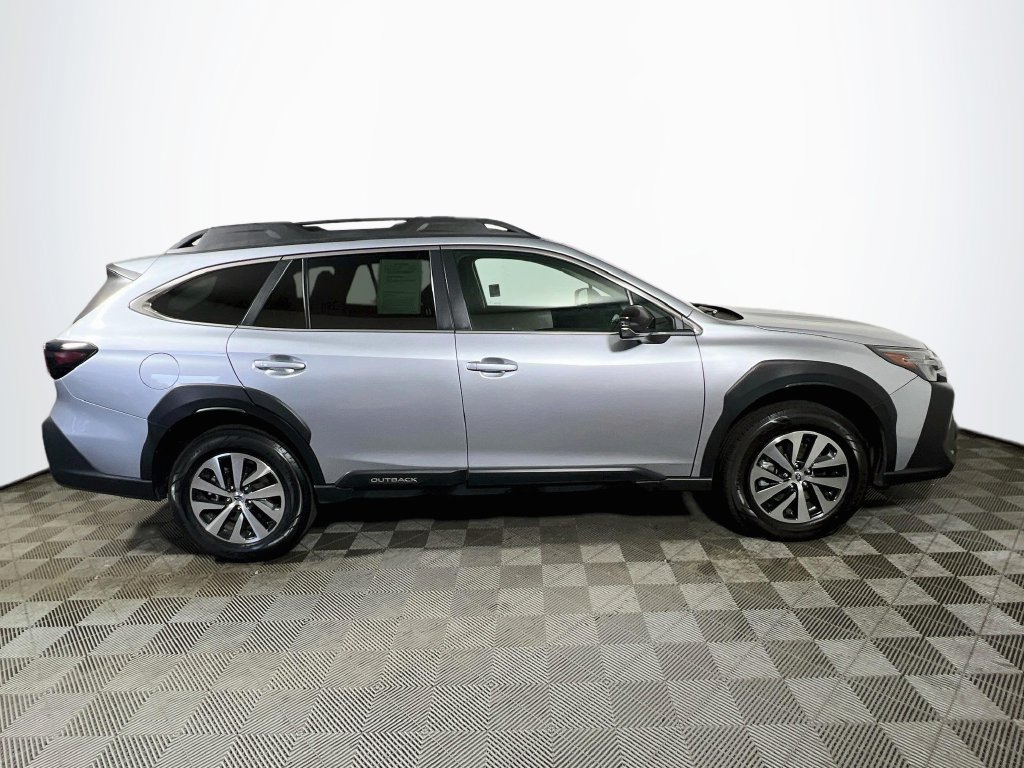 Used 2024 Subaru Outback Premium AWD/4WD image 8