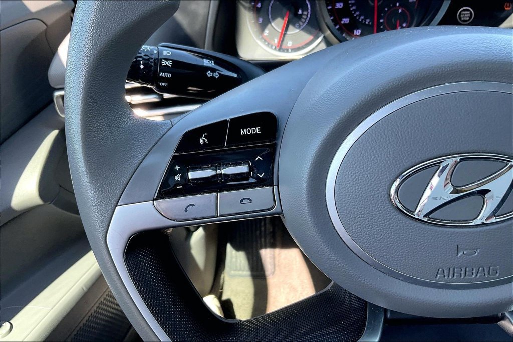 Used 2023 Hyundai Elantra SEL FWD image 18