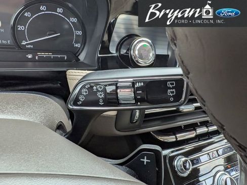 Used 2022 Lincoln Corsair AWD w/ Premium Package image 14