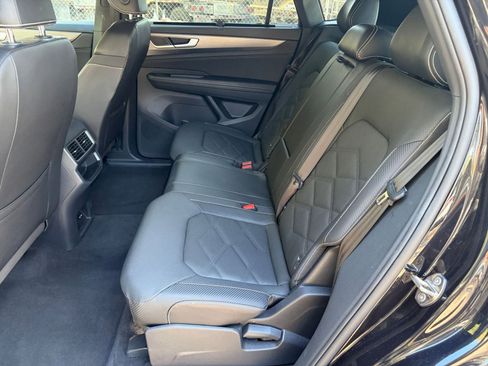 Used 2025 Volkswagen Atlas Cross Sport SE image 32