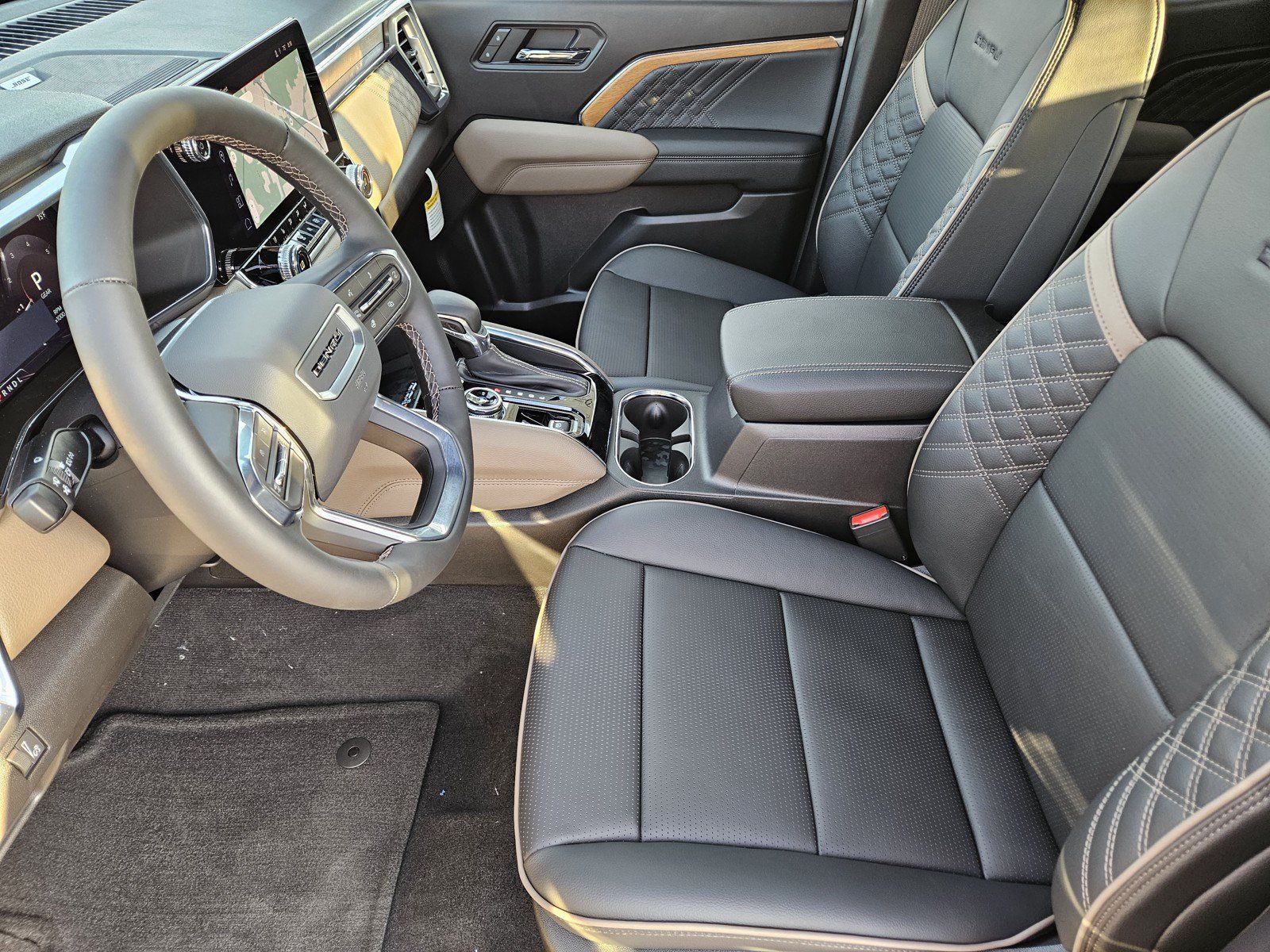 New 2026 GMC Canyon Denali AWD/4WD image 9