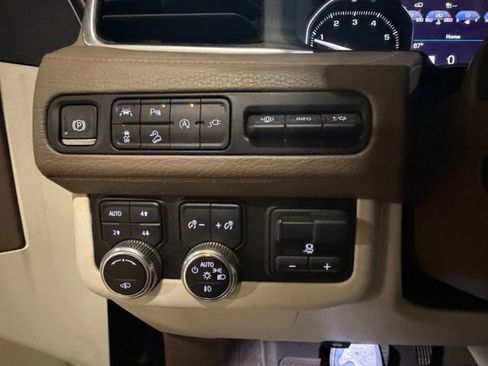 Used 2021 GMC Yukon Denali w/ Denali Ultimate Package AWD/4WD image 16
