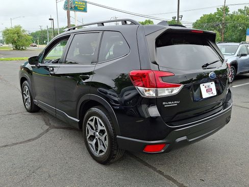 Certified 2024 Subaru Forester Premium AWD/4WD image 4