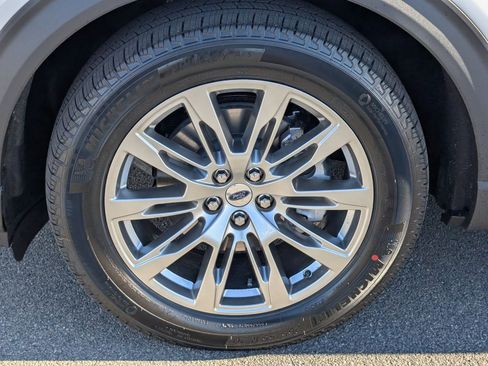 New 2026 Ford Explorer Platinum image 13