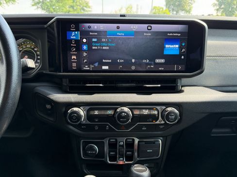 Used 2025 Jeep Gladiator Sport AWD/4WD image 16