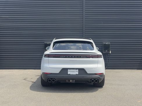 Certified 2025 Porsche Cayenne Coupe AWD/4WD image 3
