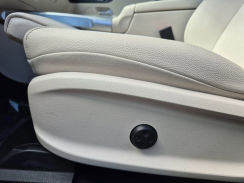 Used 2024 Mercedes-Benz EQB 300 4MATIC image 12