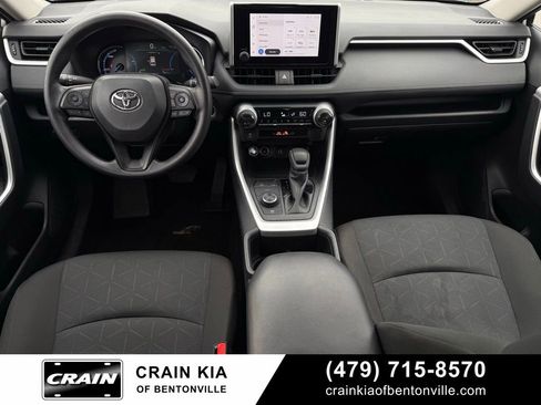 Used 2025 Toyota RAV4 XLE AWD/4WD image 29