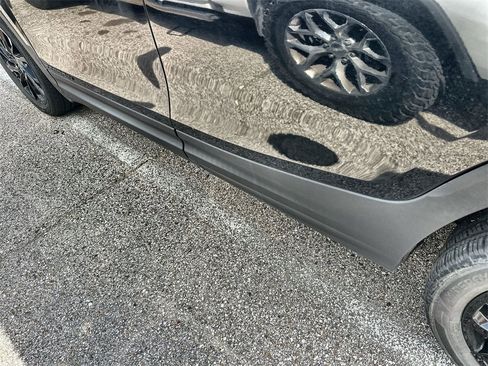 Used 2023 GMC Terrain SLE w/ Driver Convenience Package image 9