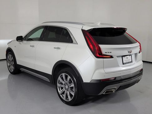 Used 2023 Cadillac XT4 Premium Luxury FWD image 4