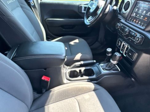 Used 2018 Jeep Wrangler Unlimited Sahara AWD/4WD image 34
