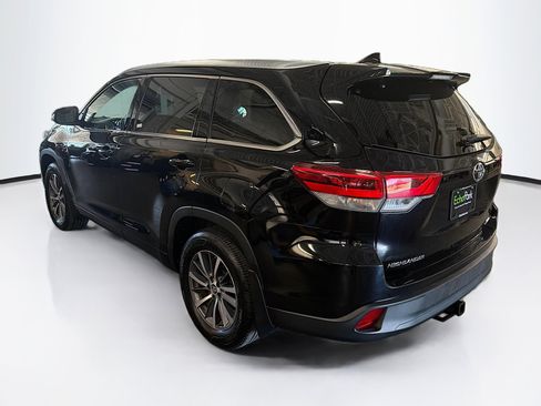 Used 2017 Toyota Highlander XLE w/ Carpet Mat Package AWD/4WD image 5