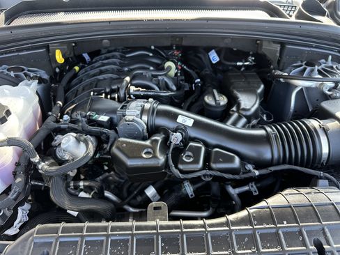 Used 2025 Jeep Grand Cherokee Limited RWD image 10