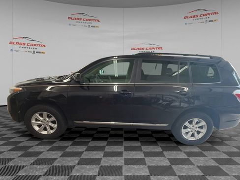 Used 2012 Toyota Highlander FWD w/ Tech Pkg image 4