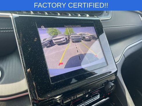 Certified 2024 Jeep Grand Cherokee Altitude image 22