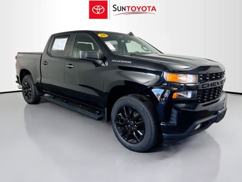 Used 2020 Chevrolet Silverado 1500 Custom w/ Custom Value Package AWD/4WD image 1