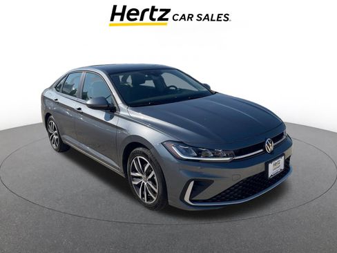 Used 2025 Volkswagen Jetta SE image 1