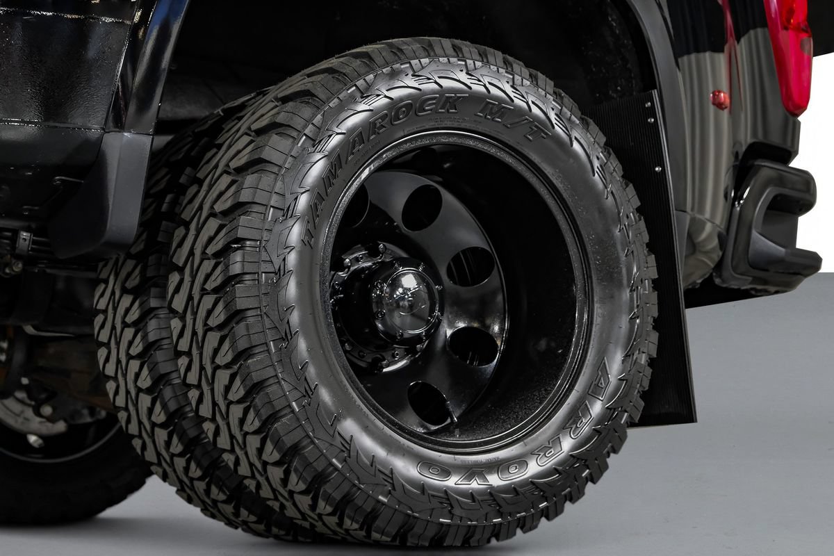 Used 2025 Chevrolet Silverado 3500 High Country w/ High Country Premium Package AWD/4WD image 59