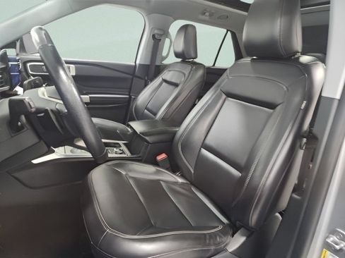 Used 2021 Ford Explorer XLT w/ Equipment Group 202A AWD/4WD image 21