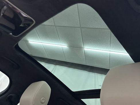 Used 2022 Land Rover Range Rover Velar R-Dynamic S image 21