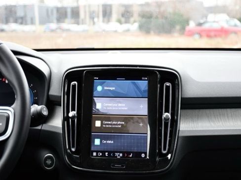 Certified 2025 Volvo XC40 B5 Plus image 23