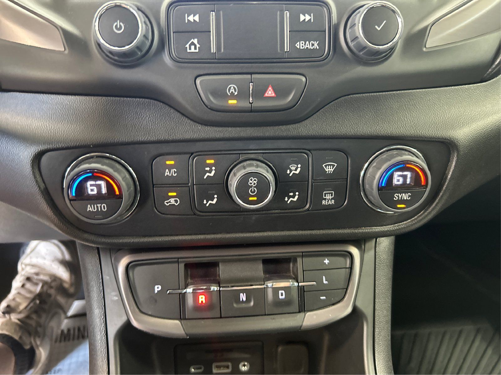 Used 2024 GMC Terrain AT4 w/ Tech Package AWD/4WD image 28
