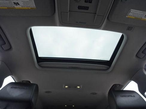 Used 2016 GMC Yukon Denali image 12