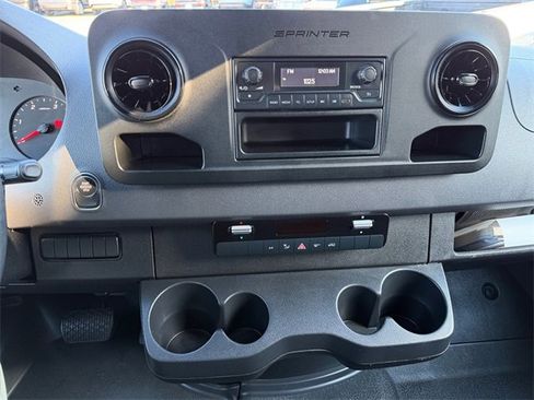 Used 2020 Mercedes-Benz Sprinter 2500 image 21