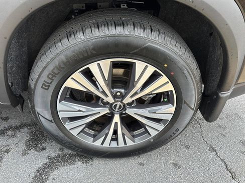 Used 2022 Nissan Rogue SV image 32