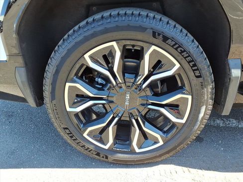 New 2025 GMC Sierra EV Denali image 8