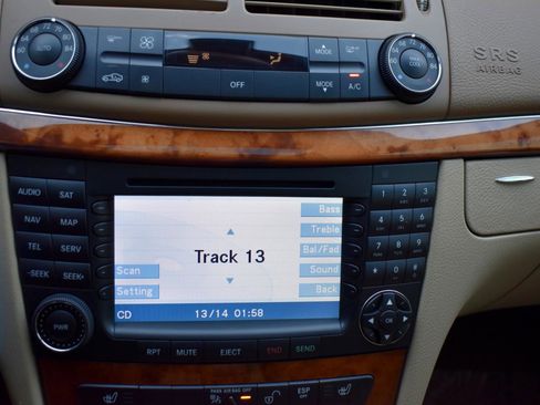 Used 2008 Mercedes-Benz E 350 4MATIC Wagon image 19