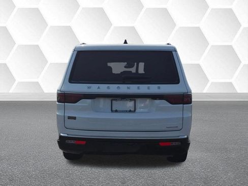 Certified 2024 Jeep Wagoneer L Series II w/ Flexible Seating Group RWD image 4