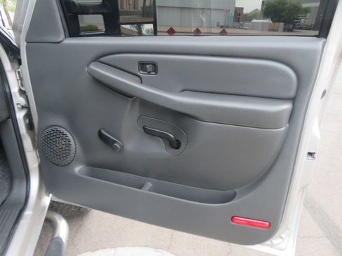 Used 2006 Chevrolet Silverado 2500 W/T w/ Heavy-Duty Power Package RWD image 31