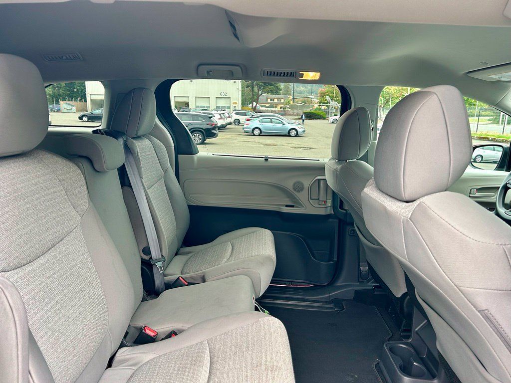 Certified 2024 Toyota Sienna LE AWD/4WD image 15
