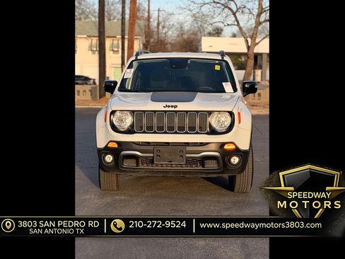Used 2023 Jeep Renegade Latitude AWD/4WD image 4