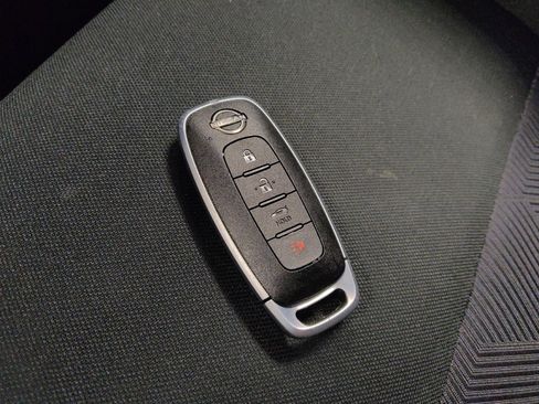 Used 2024 Nissan Versa SV w/ Trunk Package image 32