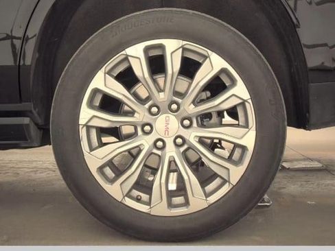 Used 2023 GMC Yukon Denali image 11