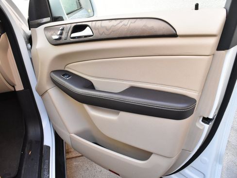 Used 2019 Mercedes-Benz GLE 400 4MATIC image 23