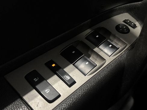 Used 2011 Chevrolet Silverado 2500 LT AWD/4WD image 24