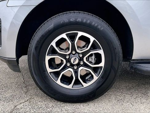 Used 2024 Ford Expedition Max XLT image 13