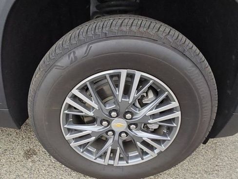 Used 2024 Chevrolet Traverse LT image 7