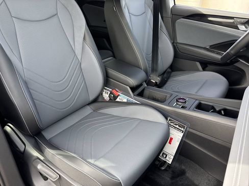New 2026 Volkswagen Tiguan SE R-Line FWD image 7