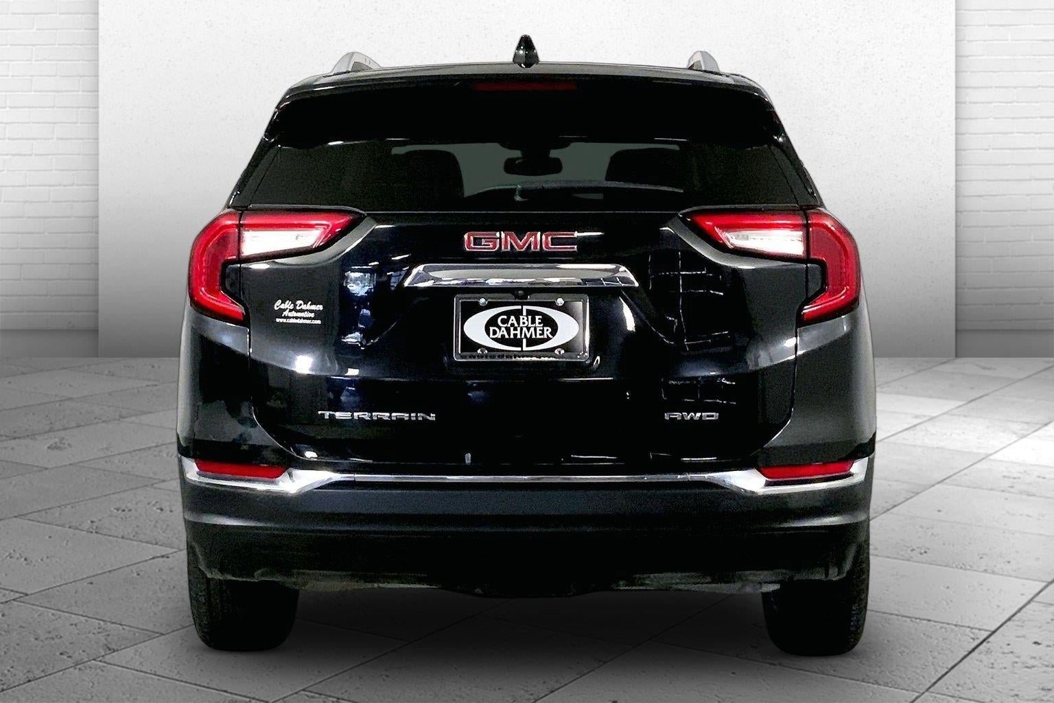 Used 2024 GMC Terrain SLT AWD/4WD image 3