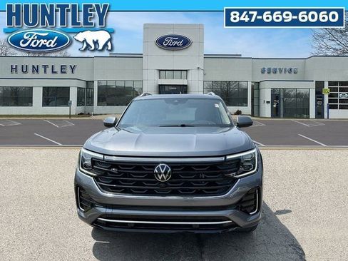 Used 2024 Volkswagen Atlas SEL Premium R-Line image 3