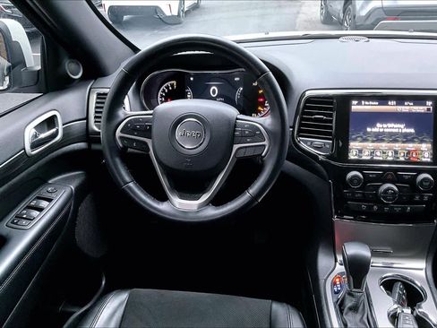 Used 2022 Jeep Grand Cherokee Laredo X image 5