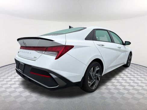 Used 2025 Hyundai Elantra SEL FWD image 5