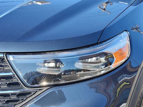 Used 2022 Ford Explorer XLT w/ Equipment Group 202A image 9