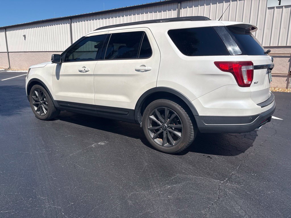 Used 2018 Ford Explorer XLT w/ Equipment Group 202A FWD image 2
