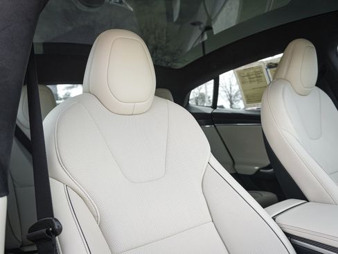 Used 2021 Tesla Model S Plaid image 31