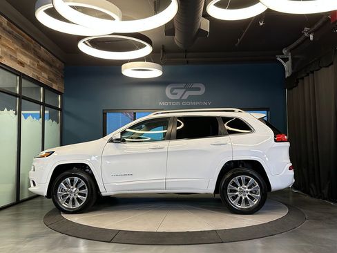 Used 2016 Jeep Cherokee Overland AWD/4WD image 6